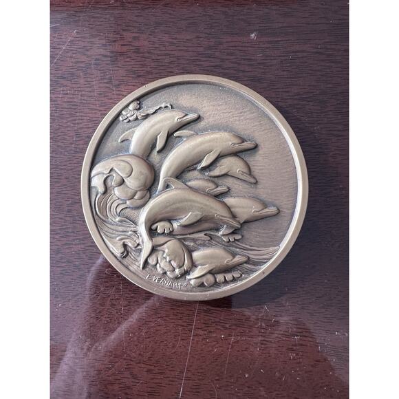 1984 DANCE OF THE DOLPHINS By DON EVERHART Bronze CALENDAR MEDALLION Large Coin - Picture 1 of 2